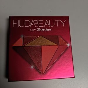 Huda beauty eyeshadow